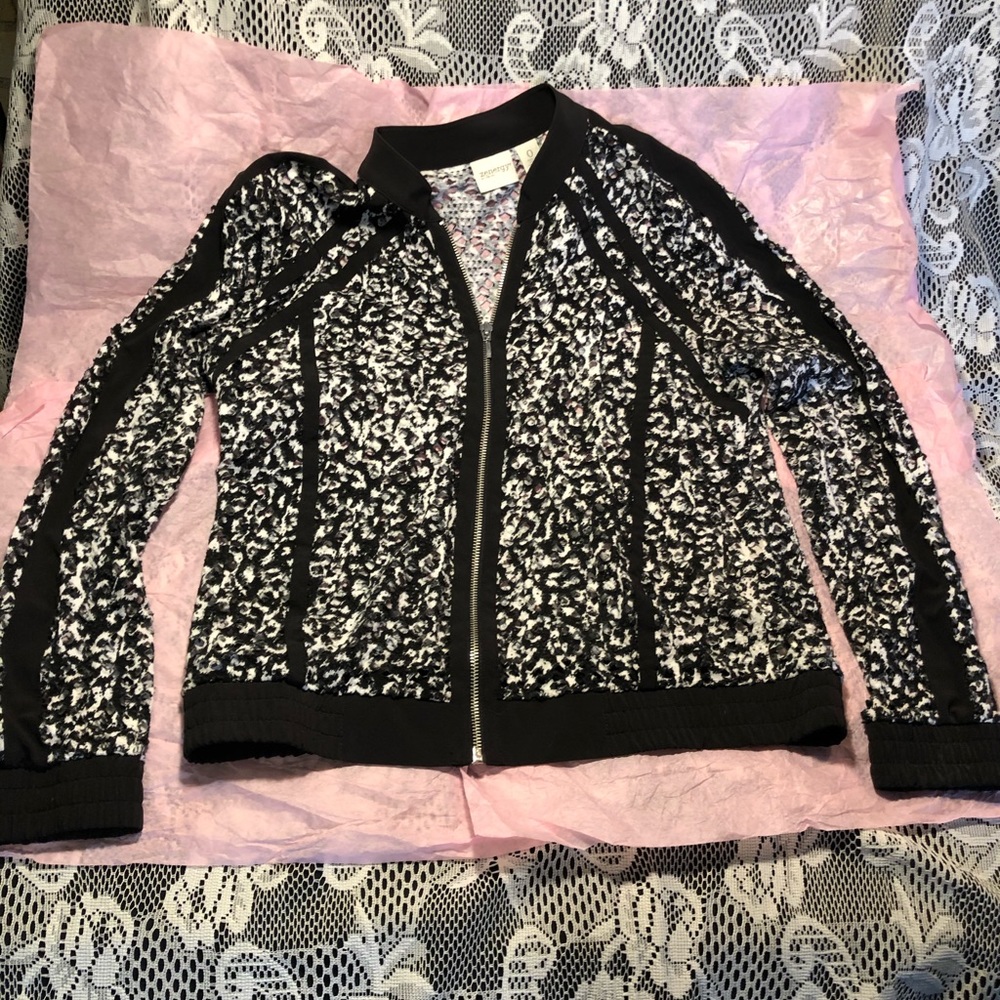 Chico’s Zenergy Yoga / Workout zip-up size 0 💕